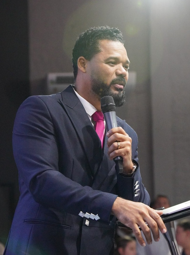 Profeta Tony Calado, fundador da Igreja Verbo Vivo